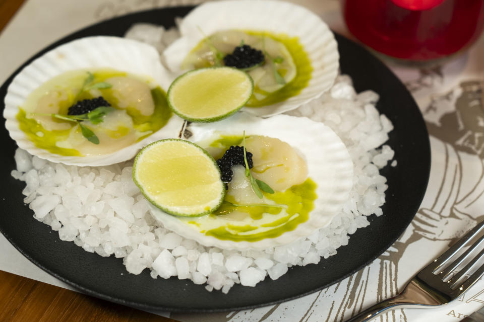 Hokkaido Scallop Tiradito 醃北海道生帶子薄片（$168）