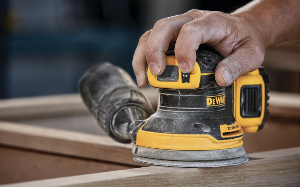 Lijadora orbital DeWalt 20V máx. (Foto: Amazon)