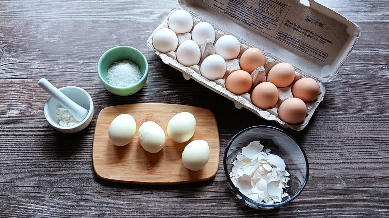 Peeled boiled eggs with shells