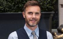 Hätten Sie es gedacht? Take-That-Star Gary Barlow feiert am 20. Januar tatsächlich schon seinen 50. Geburtstag! Ja, für manche Stars ist das Alter tatsächlich nur eine Zahl. Wer noch zu den attraktivsten Ü50-"Alten" gehört? Sie erfahren es in der Bildergalerie ... (Bild: John Phillips/Getty Images)