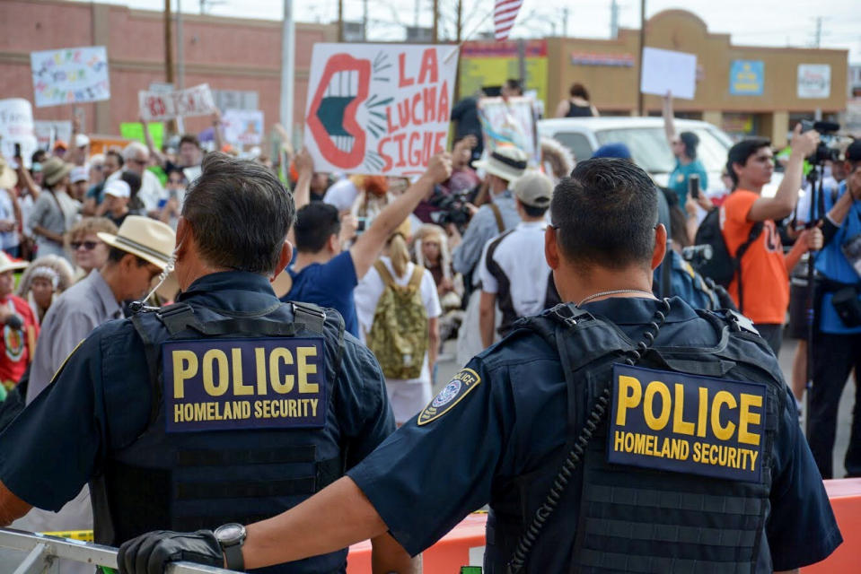 <p>Homeland Security police officers watch over protesters at the Paso Del Norte port of entry, an international bridge connecting Juarez, Mexico in downtown El Paso, Texas, June 30, 2018. (Photo: Julio-Cesar Chavez/Reuters) </p>