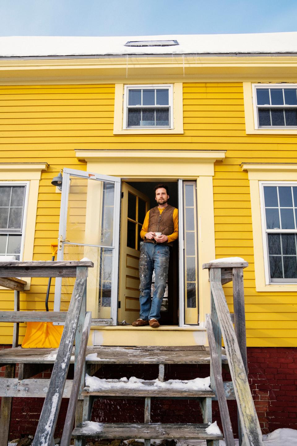Una visione in giallo, la ristrutturazione di questa casa nel Maine è del tipo che ricordi.