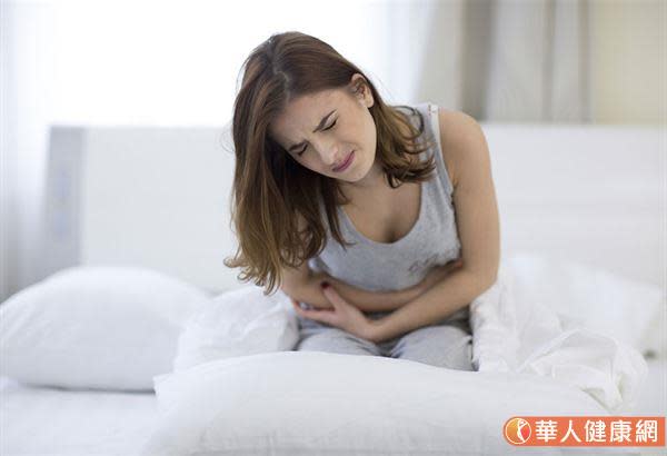 子宮肌腺症與女性荷爾蒙息息相關，好發族群通常為育齡的女性，而多數患者會在月經時出現嚴重經痛，甚至有非月經週期的疼痛、經血過多、月經不規則及性交疼痛等症狀。