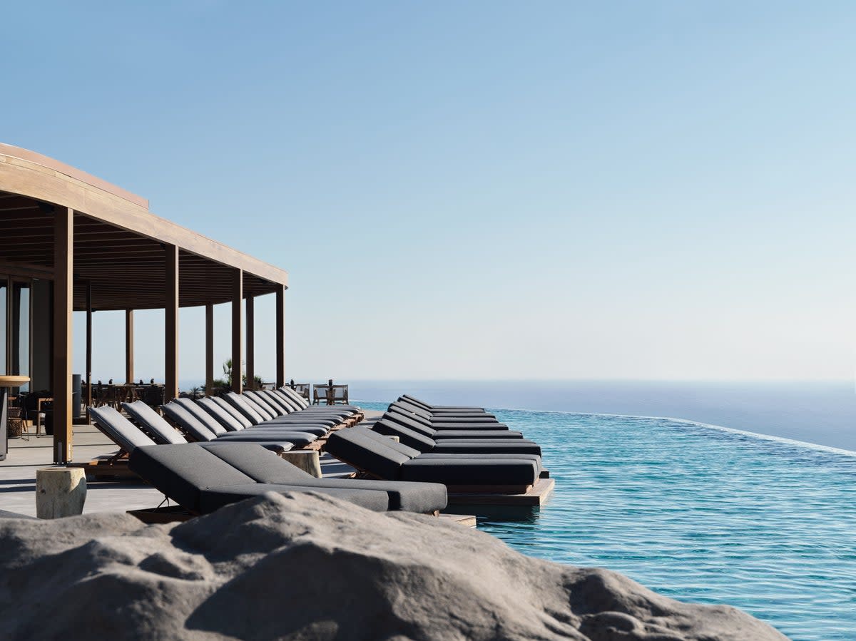 Magma boasts one of the biggest infinity pools in Santorini (Magma )