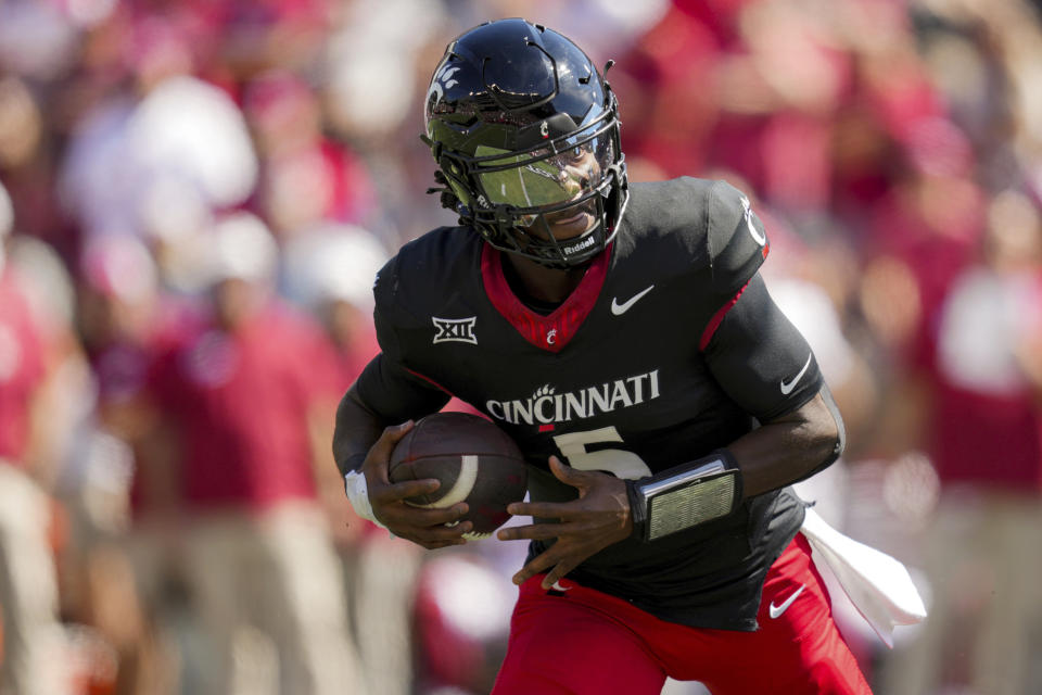 Cincinnati quarterback Emory Jones runs with the ball as he looks to pass during the first half of an NCAA college football game against Oklahoma, Saturday, Sept. 23, 2023, in Cincinnati. (AP Photo/Aaron Doster)