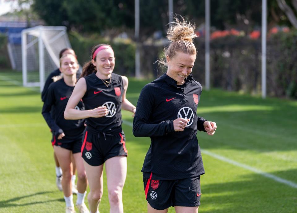 Emily Sonnett (R), Rose Lavelle and USWNT teammates train ahead of the Gold Cup. (Brad Smith/ISI Photos/USSF/Getty Images for USSF)