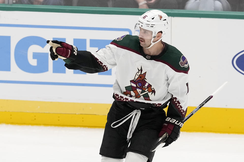 Arizona Coyotes' Jason Zucker points to goaltender Karel Vejmelka down near the net, after Zucker scored in the third period of an NHL hockey game against the Dallas Stars, Tuesday, Nov. 14, 2023, in Dallas. (AP Photo/Tony Gutierrez)