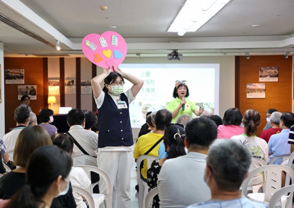 花蓮慈濟醫院與臺灣介入性心臟血管醫學會聯合舉辦「聽心音．找心病」公益活動。(花蓮慈濟醫院提供)