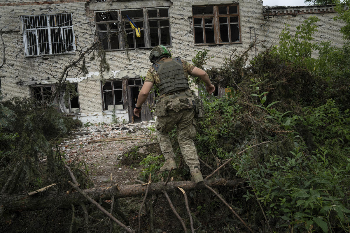 #Both sides suffer heavy casualties as Ukraine strikes back against Russia, UK assessment says