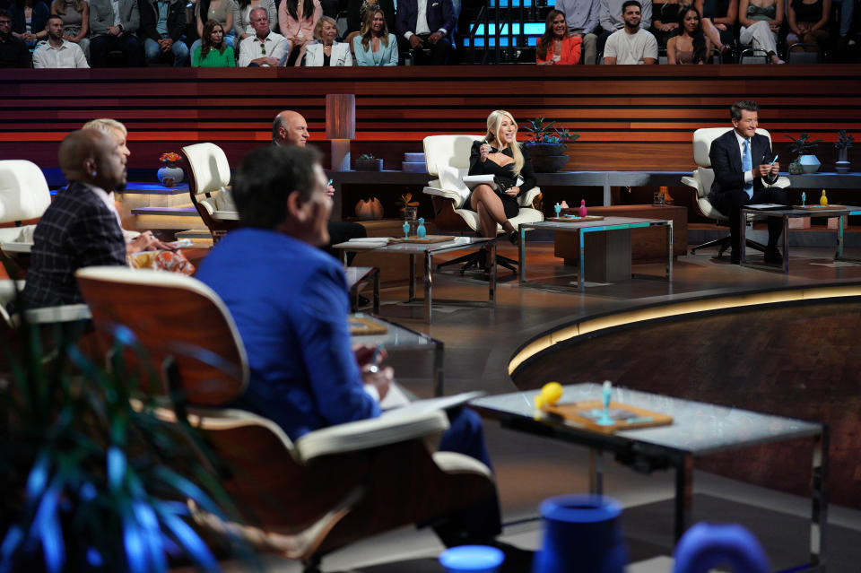 Imagen de un capítulo especial de Shark Tank grabado en directo. (Christopher Willard/ABC via Getty Images) KEVIN O'LEARY, LORI GREINER, ROBERT HERJAVEC