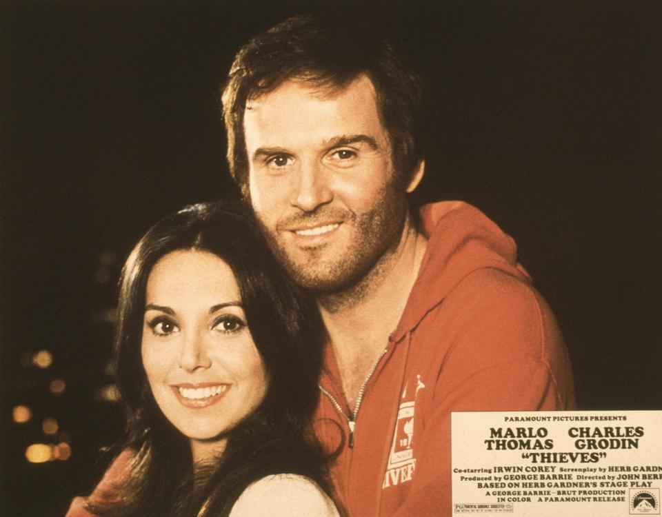 A US lobbycard for Thieves featuring Marlo Thomas and Grodin, 1977 - LMPC via Getty