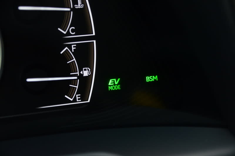 開啟EV純電行駛模式後，儀表上的EV字樣會亮起