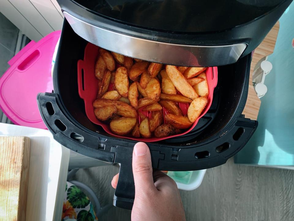 Homemade potato chips cooked to crispy perfection in the air fryer (Getty)