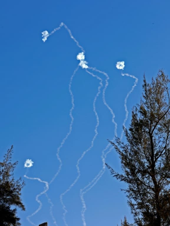 Le système de défense antiaérien d'Israël intercepte des roquettes tirées depuis Gaza au dessus de la ville d'Ashkelon, le 19 mai 2021  - JACK GUEZ © 2019 AFP