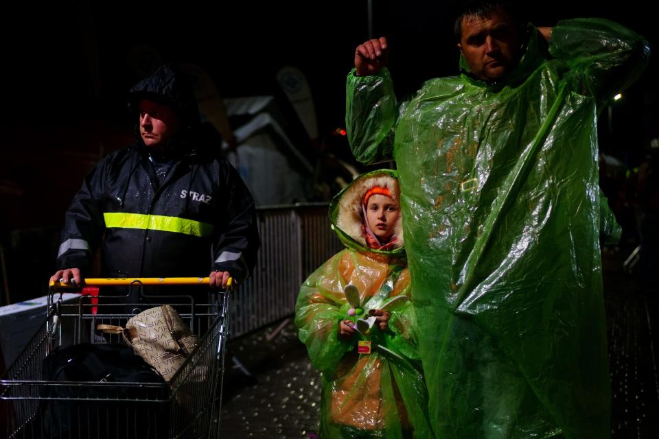 A family of Ukrainian refugees crosses the border into Poland (Victoria Jones/PA)