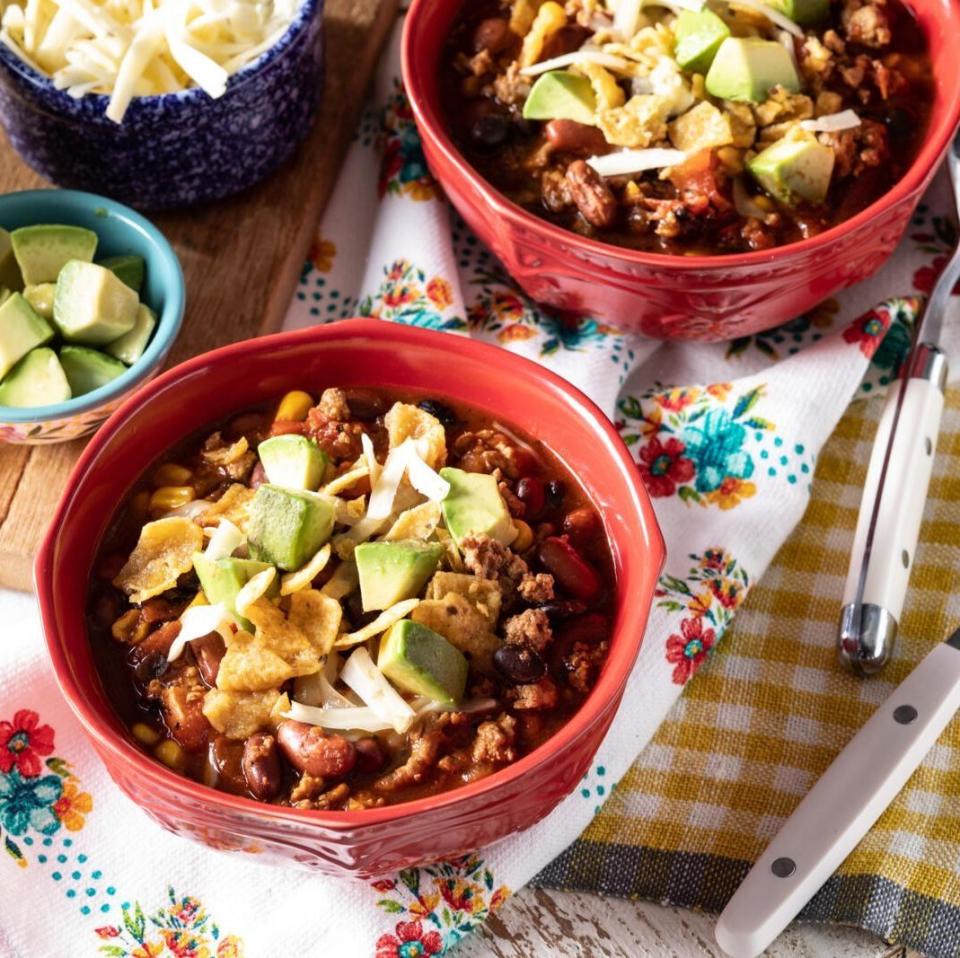 slow cooker turkey chili with avocado