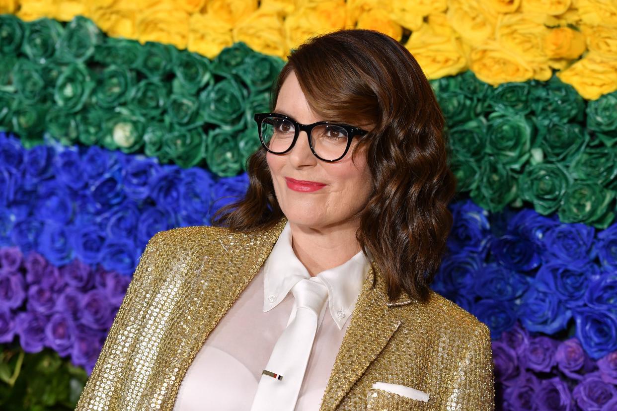 Actress and writer Tina Fey, 50, explained that she won't delve into political jokes when she co-hosts Sunday evening's Golden Globe Awards. (Photo: ANGELA WEISS/AFP via Getty Images)