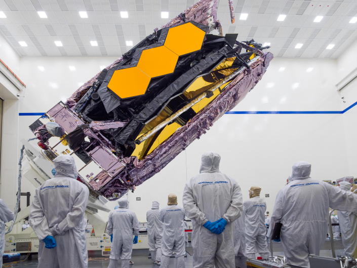 El Telescopio Espacial James Webb está empaquetado para su envío a su sitio de lanzamiento en Kourou, Guayana Francesa en una fotografía sin fecha en el Parque Espacial de Northrop Grumman en Redondo Beach, California.  NASA/Chris Gunn/Handout vía REUTERS CRÉDITO OBLIGATORIO.  ESTA IMAGEN HA SIDO SUMINISTRADA POR UN TERCERO.