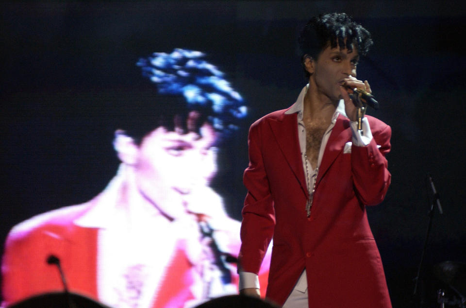 NEW ORLEANS - JULY 2:  Prince performs at the 10th Anniversary Essence Music Festival at the Superdome on July 2, 2004 in New Orleans, Louisiana.  (Photo by Chris Graythen/Getty Images)