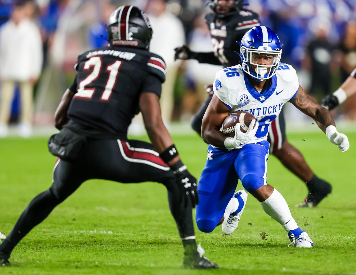 Nov 18, 2023; Columbia, South Carolina, USA; Kentucky Wildcats running back Ramon Jefferson (26) rushes against the South Carolina Gamecocks in the second quarter at Williams-Brice Stadium. Mandatory Credit: Jeff Blake-USA TODAY Sports Kentucky