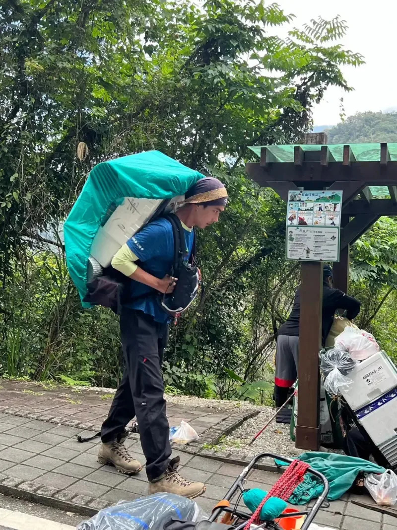 ▲與最終的成就相比，曾敬驊更珍惜旅途中的收穫；圖為曾敬驊參加實境節目《二呆流浪記之完全大人手冊》時的工作現場。（圖／力天娛樂提供）