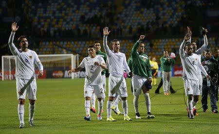 Players from the Bolivia squad wave to the crowd after their first round Copa America 2015 soccer match against Mexico ended in a scoreless tie at Estadio Sausalito in Vina del Mar, Chile, June 12, 2015. REUTERS/Henry Romero