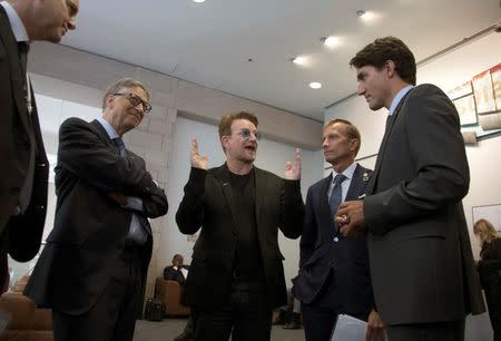 Singer Bono speaks with Canada's Prime Minister Justin Trudeau, Dr. Mark Dybul, executive director of The Global Fund to Fight AIDS, Tuberculosis and Malaria, and Bill Gates, co-founder of the Bill & Melinda Gates Foundation, during the Fifth Replenishment Conference of the Global Fund to Fight AIDS, Tuberculosis, and Malaria in Montreal, Quebec, Canada September 17, 2016. REUTERS/Christinne Muschi