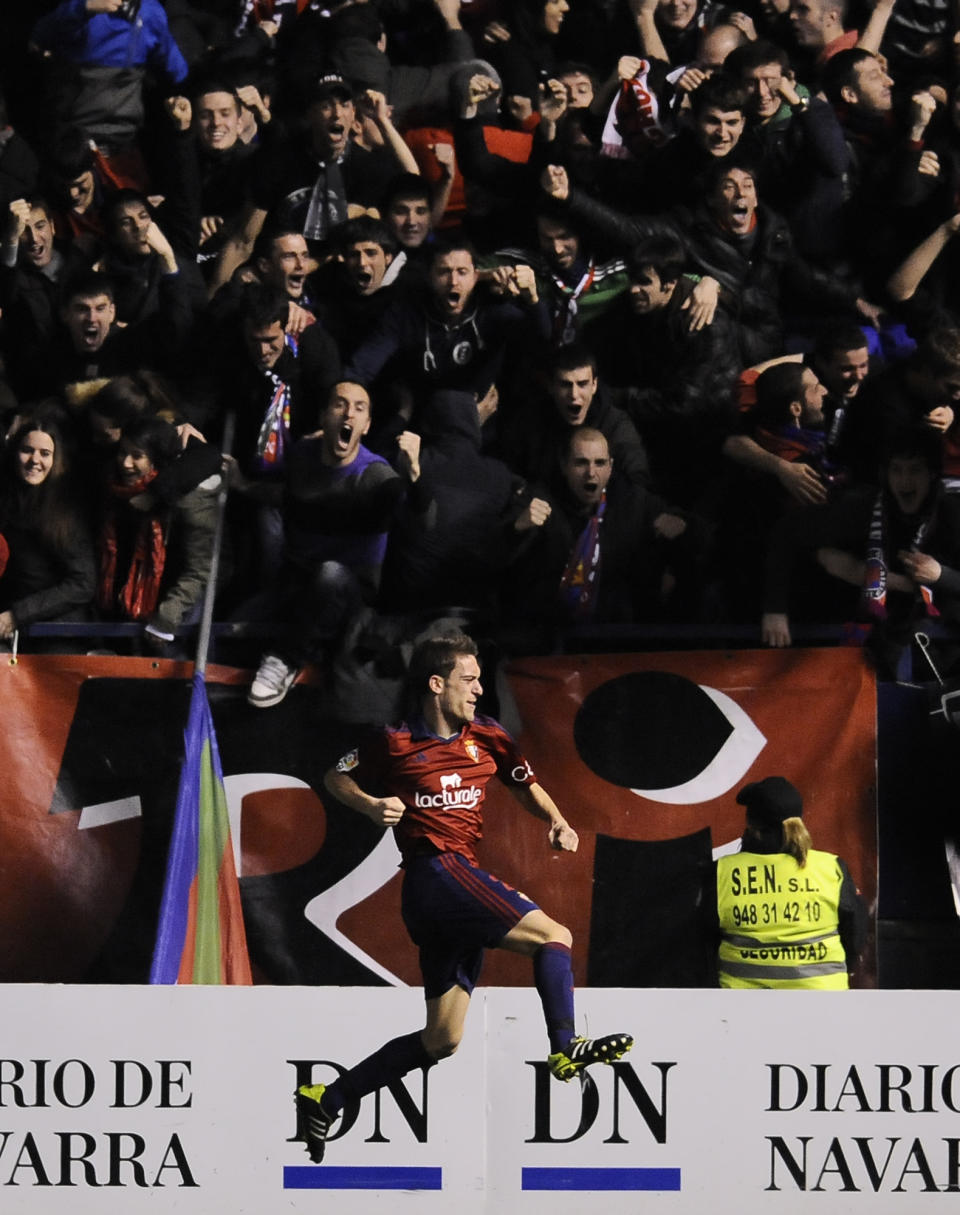 Osasuna's Roberto Torres celebrates his goal and the third of his team after scoring against Atletico de Madrid, during their Spanish League soccer match, at El Sadar stadium in Pamplona, Spain, Sunday, Feb. 23, 2014. (AP Photo/Alvaro Barrientos)