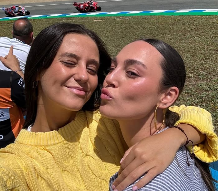 Victoria de Marichalar disfruta del circuito de Jerez con la influencer Lola Lolita y su gran amiga Rocío Laffón