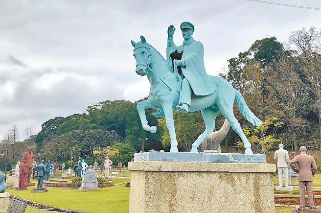 桃園市慈湖紀念雕塑公園優化工程，所有銅像都將重新拆卸保養後分區展示。（本報資料照片）