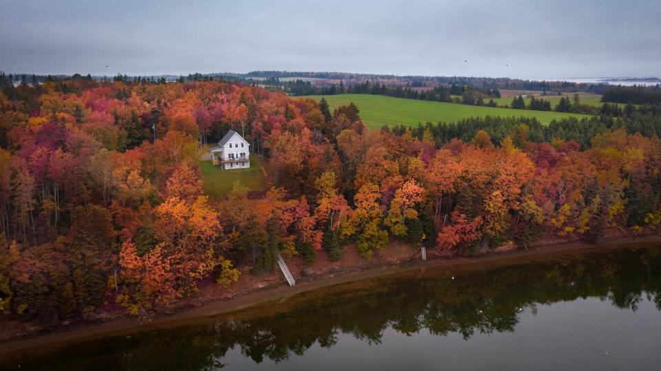 Drone views of the New London, P.E.I. See trees with fall colours, inlet and residences along the waterfront. Taken 13-Oct, 2021