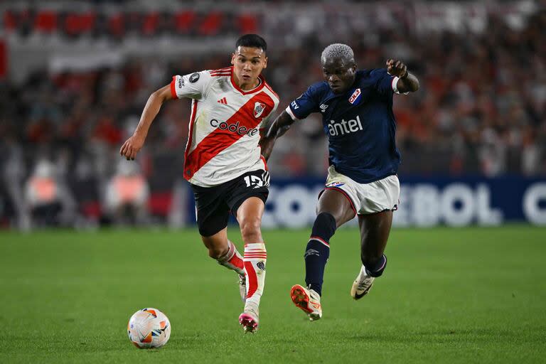 Herrera, titular otra vez en River y frente a los uruguayos