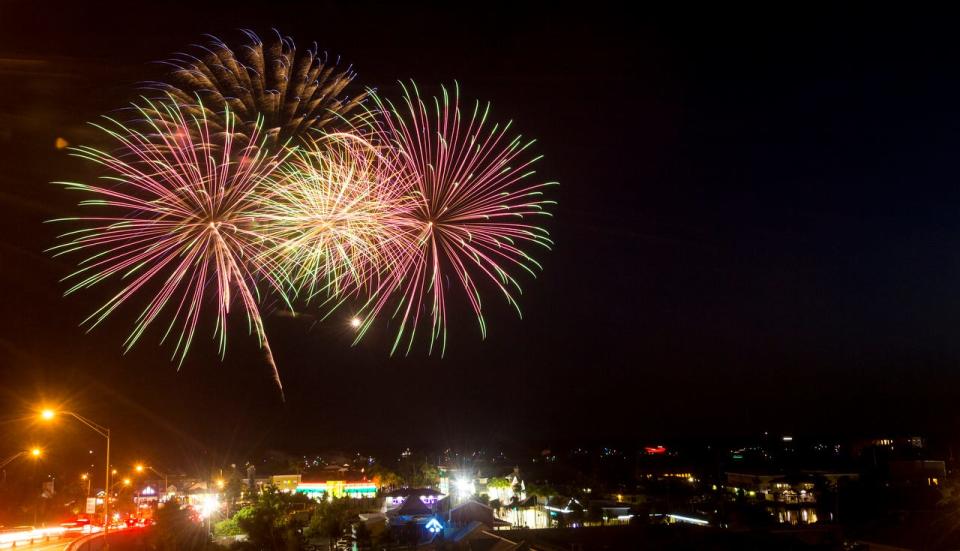 Fireworks light up the sky over Fort Myers Beach on July 4, 2021. This year's fireworks display has been canceled due to Hurricane Ian, but there are plenty of other places to see fireworks in Southwest Florida.