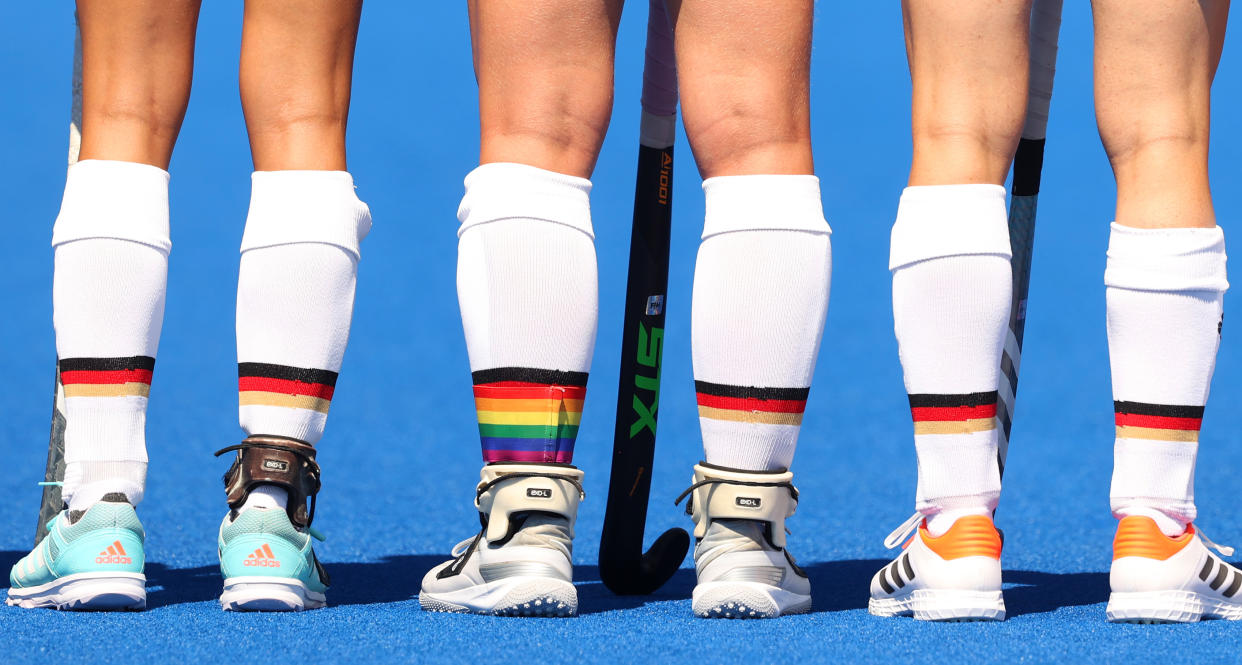 Las manifestaciones de orgullo gay y la aceptación de esa comunidad están en todas partes en los juegos de Tokio, como lo muestra la banda que exhibe Nike Lorenz del equipo aleman de hockey sobre hierba. (Foto: Getty Images)