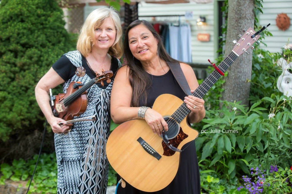 Singer-songwriter Kim Moberg, right, and violinist Heather Swanson will perform Sunday in a concert featuring Moberg’s original music.