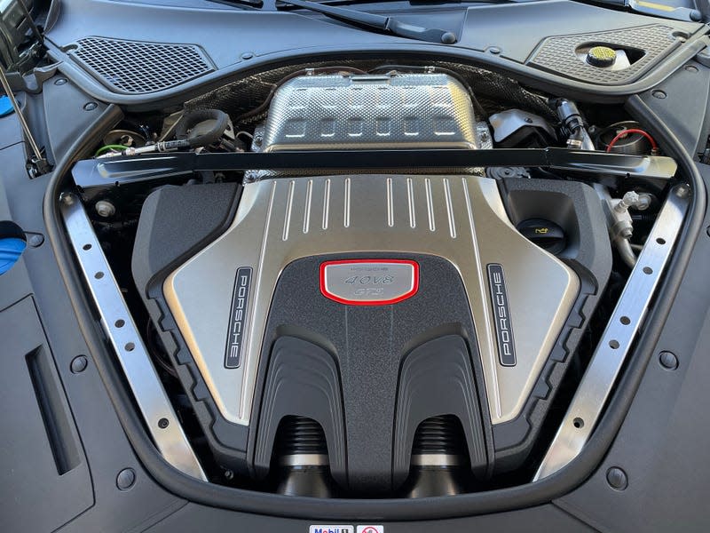 Porsche Panamera GTS engine