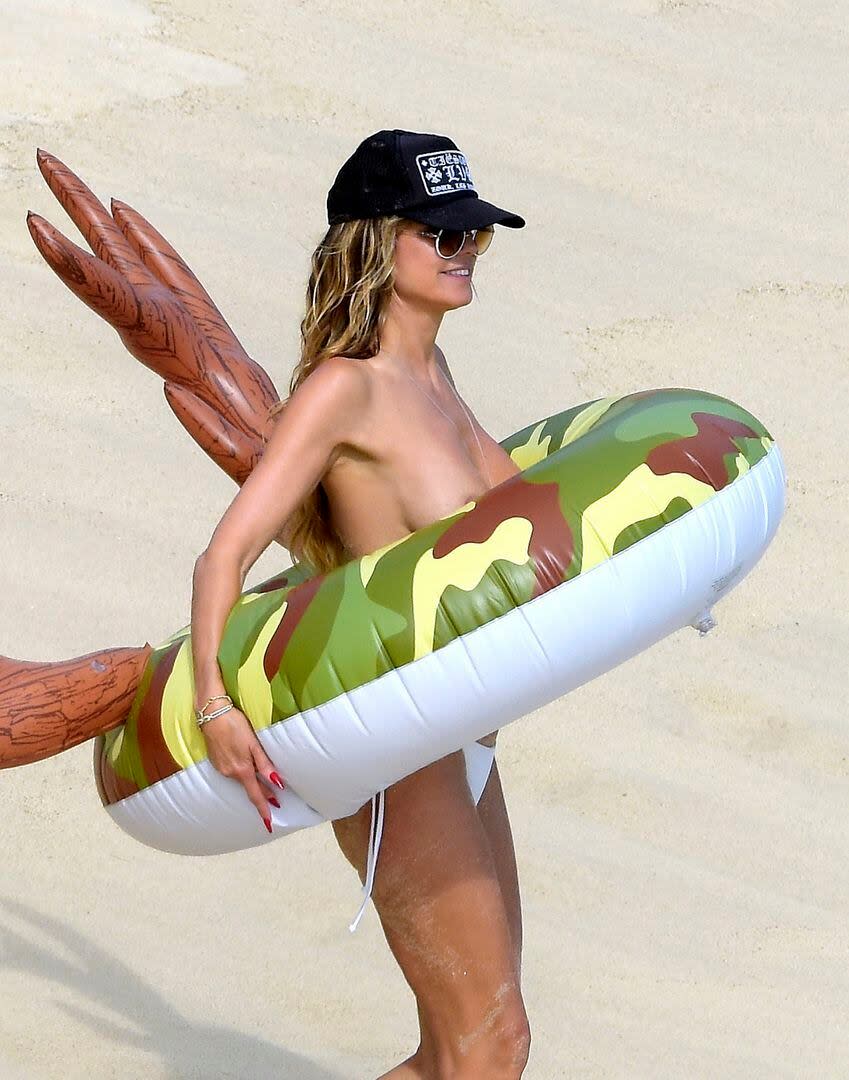 Lista para el agua, Klum se jugó al topless en las playas de St. Barths