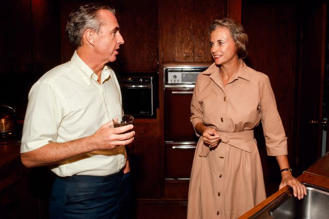 <p>David Hume Kennerly/Getty</p> John Jay O'Connor and Sandra Day O'Connor at their Paradise Valley, Arizona, home circa 1981