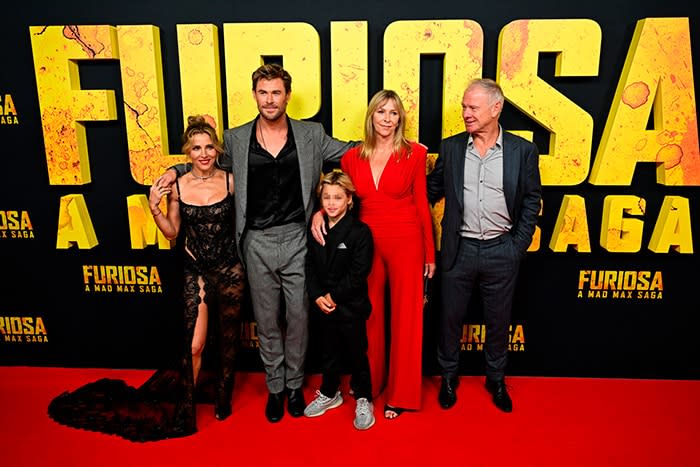 Elsa Pataky con Chris Hemsworth y sus hijos