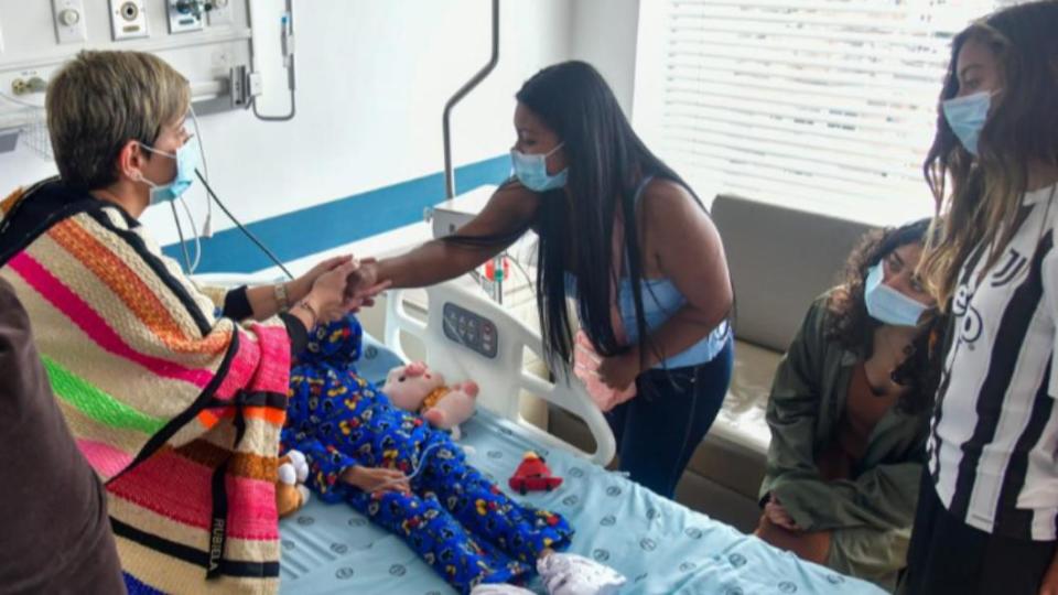 4童正在波哥大的醫院接受治療。（圖／翻攝自推特@petrogustavo）
