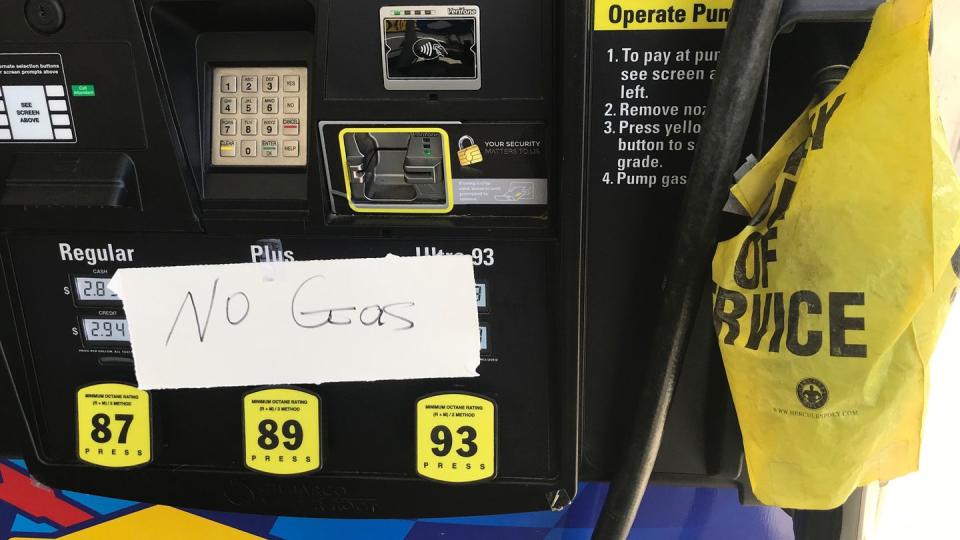 «No Gas» (kein Benzin) steht an einer Tankstelle in Bethesda, einem Vorort der US-Hauptstadt Washington.