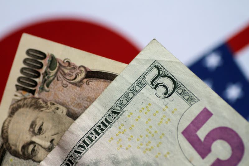 Illustration photo of U.S. Dollar and Japan Yen notes