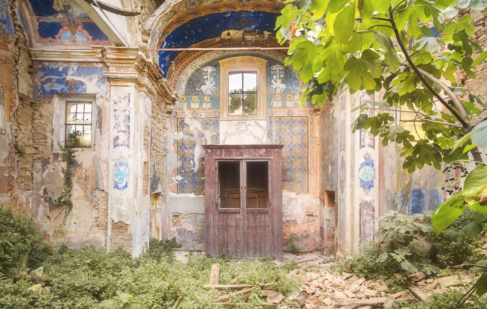 Photographer uncovers Italy’s most extraordinary abandoned buildings