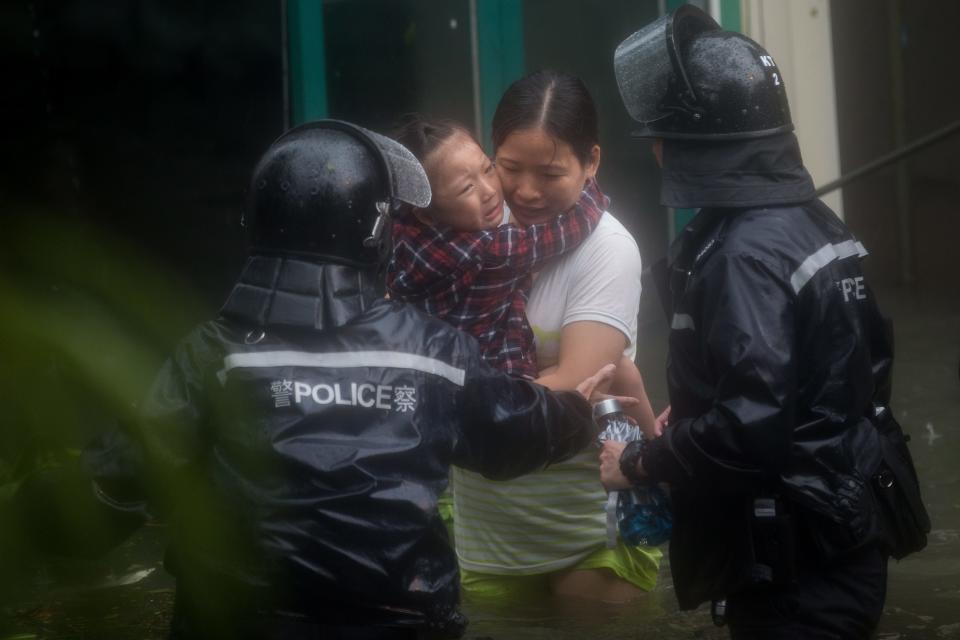 <p>Police officers rescue a woman and a young girl from a flooded street during Typhoon Mangkhut in Lei Yu Mun, Hong Kong, China, on Sept. 16, 2018.<br>The No 10 typhoon warning was raised in the early hours as Typhoon Mangkhut sweeps past Hong Kong.<br>(Photo by Jerome Favre, EPA) </p>