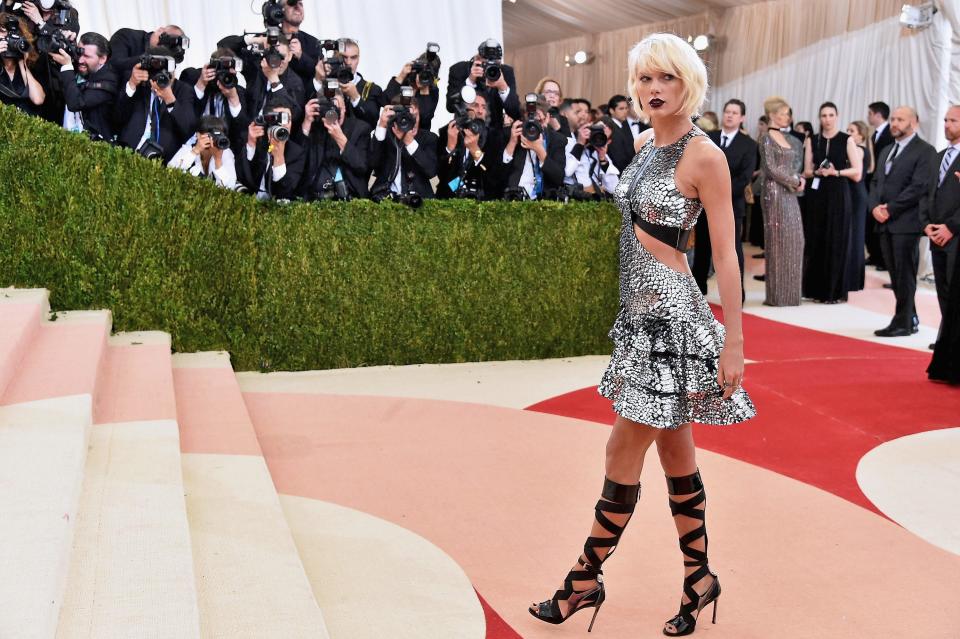 Taylor Swift attends the "Manus x Machina: Fashion In An Age Of Technology" Costume Institute Gala at Metropolitan Museum of Art on May 2, 2016 in New York City