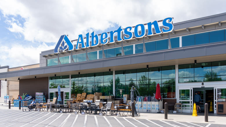 Albertsons store front