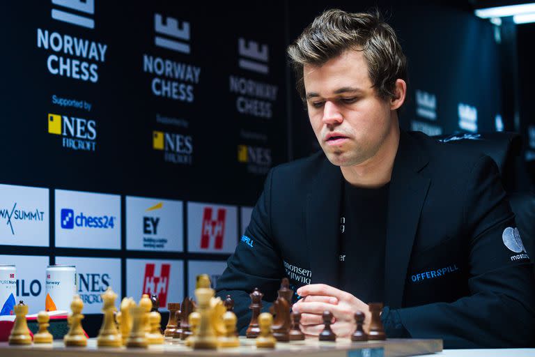 Magnus Carlsen empató muchas partidas en el torneo Norway Chess y eso comprometió sus chances de volver a ser campeón, a raíz del discutido sistema de desempate Armageddon.