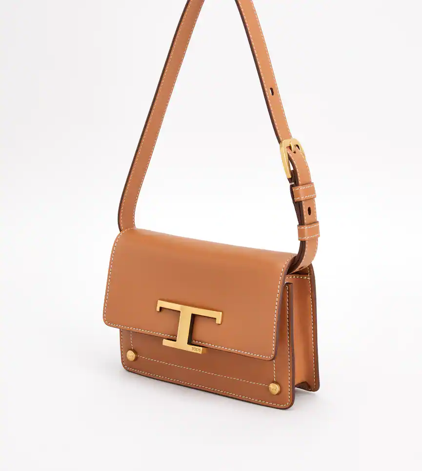TOD'S T Timeless焦糖色腰包，NT$39,900。（迪生提供）