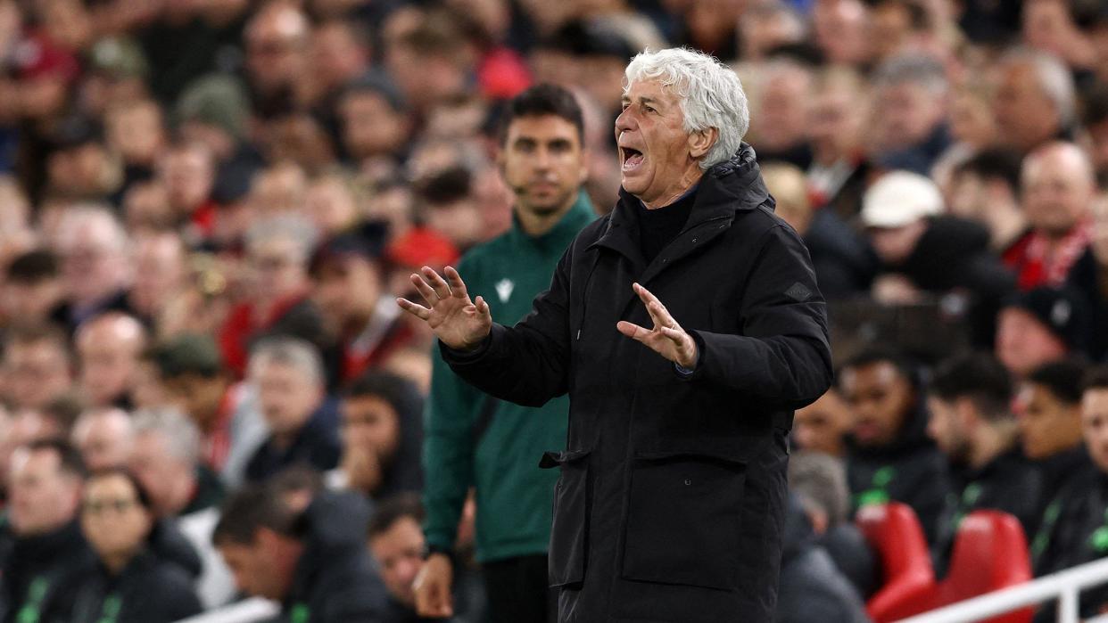 Gian Piero Gasperini shouts instructions from touchline