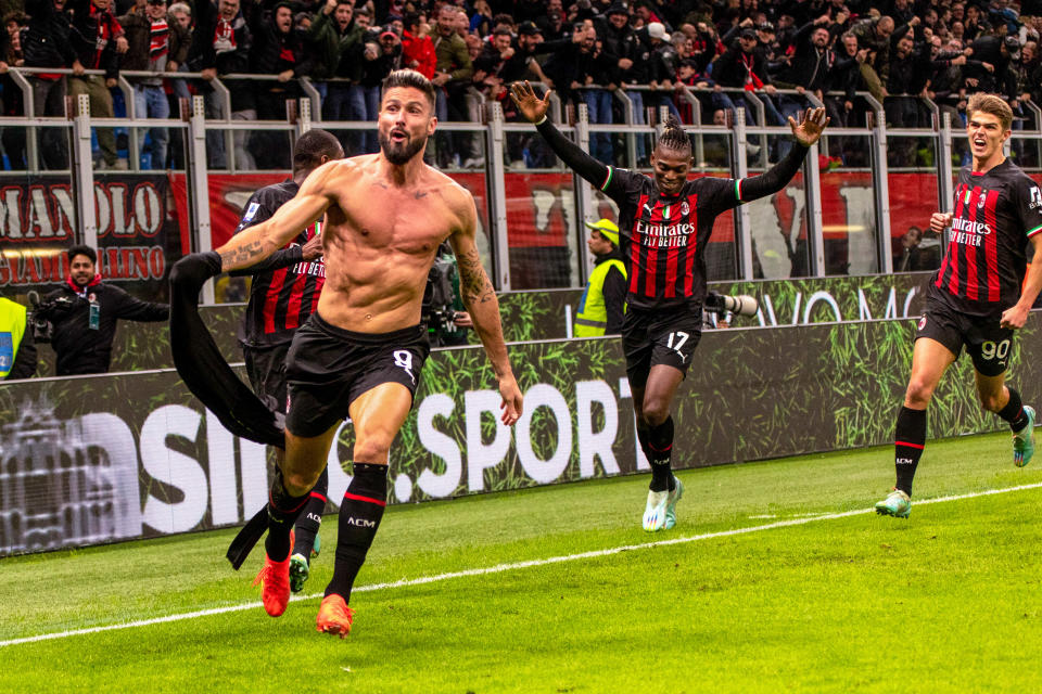 MILANO, ITALY - 2022/11/05: Olivier Giroud of AC Milan celebrates during the Serie A football match between AC Milan and Spezia Calcio at Stadio Giuseppe Meazza. (Final score; Milan 2 - 1 Spezia). (Photo by Mairo Cinquetti/SOPA Images/LightRocket via Getty Images)